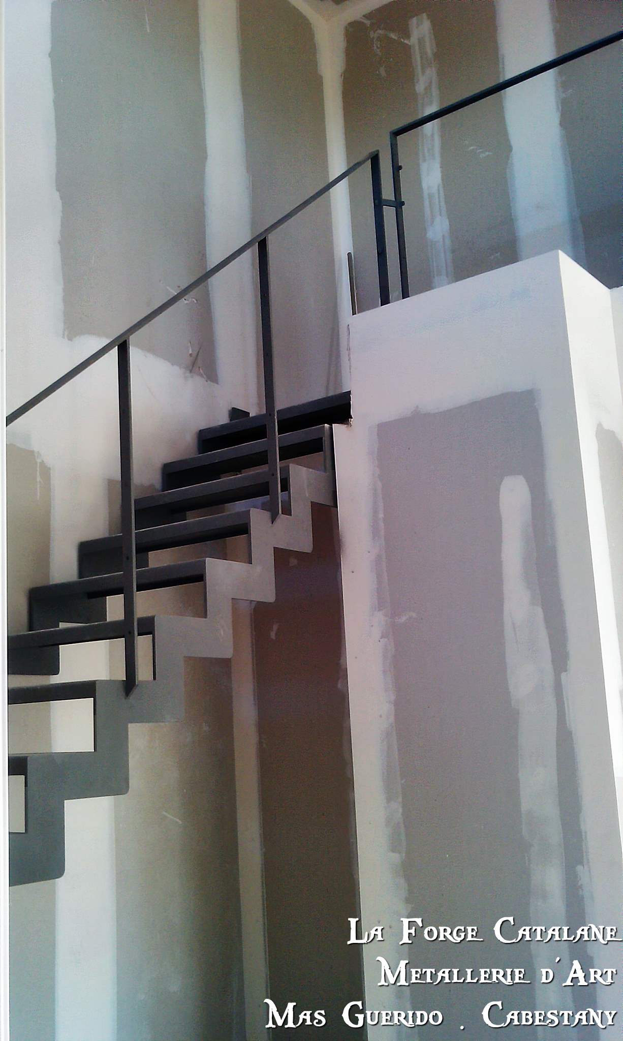 escalier limons cremaillere double decoupe laser marches fer 48 forge catalane.jpg